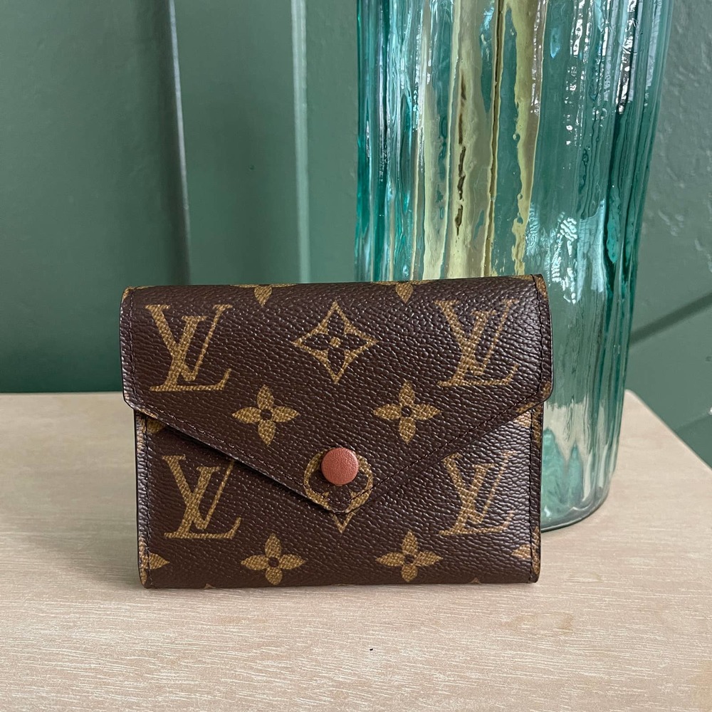❌SOLD❌Mint Louis Vuitton Victorine Wallet Monogram Compact MI4147 - Picture 1 of 16